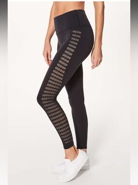 Lululemon Reveal 7/8 Tight (Stripes) in Black